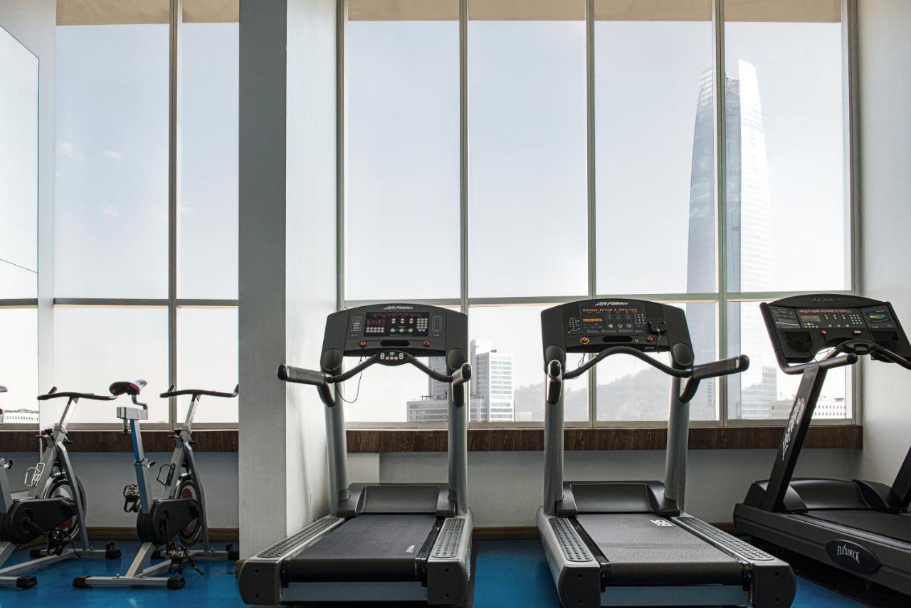 Pullman Santiago El Bosque Hotell Eksteriør bilde The gym at the hotel